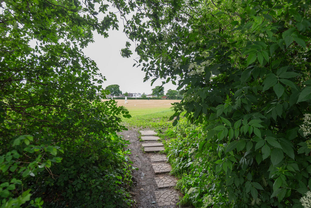 43 ARROWSMITH DRIVE-11