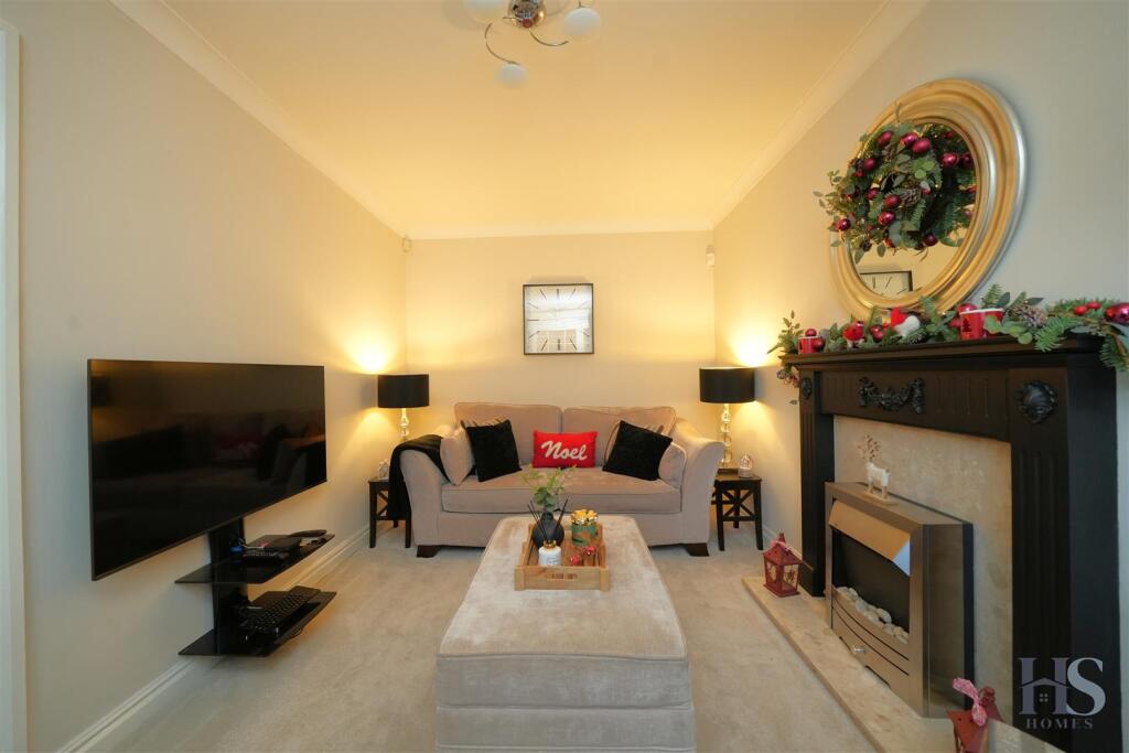 Small lounge.jpg