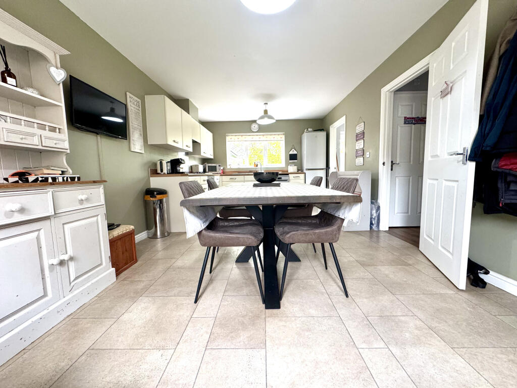 Kitchen/Dining Area