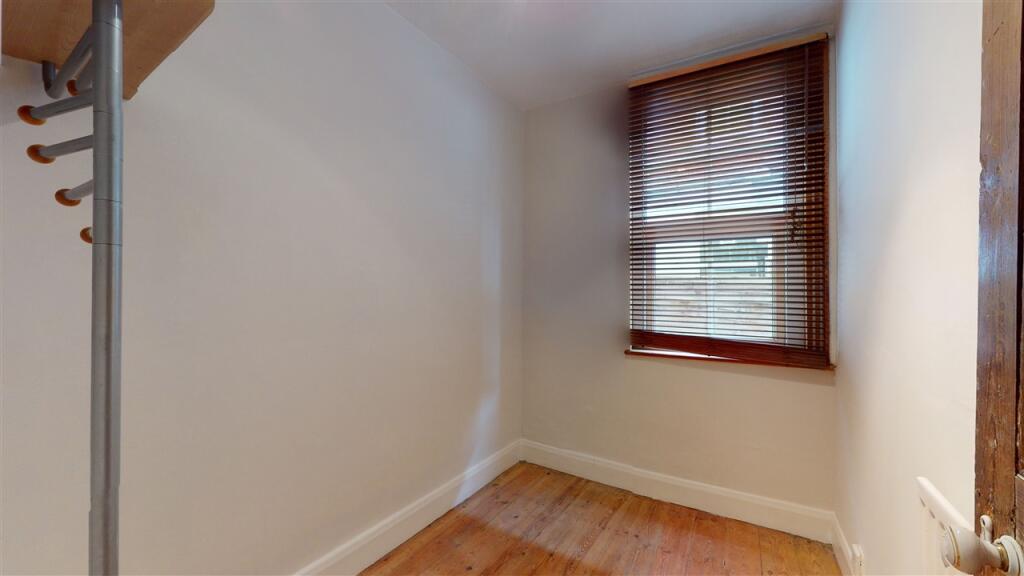Single Bedroom /