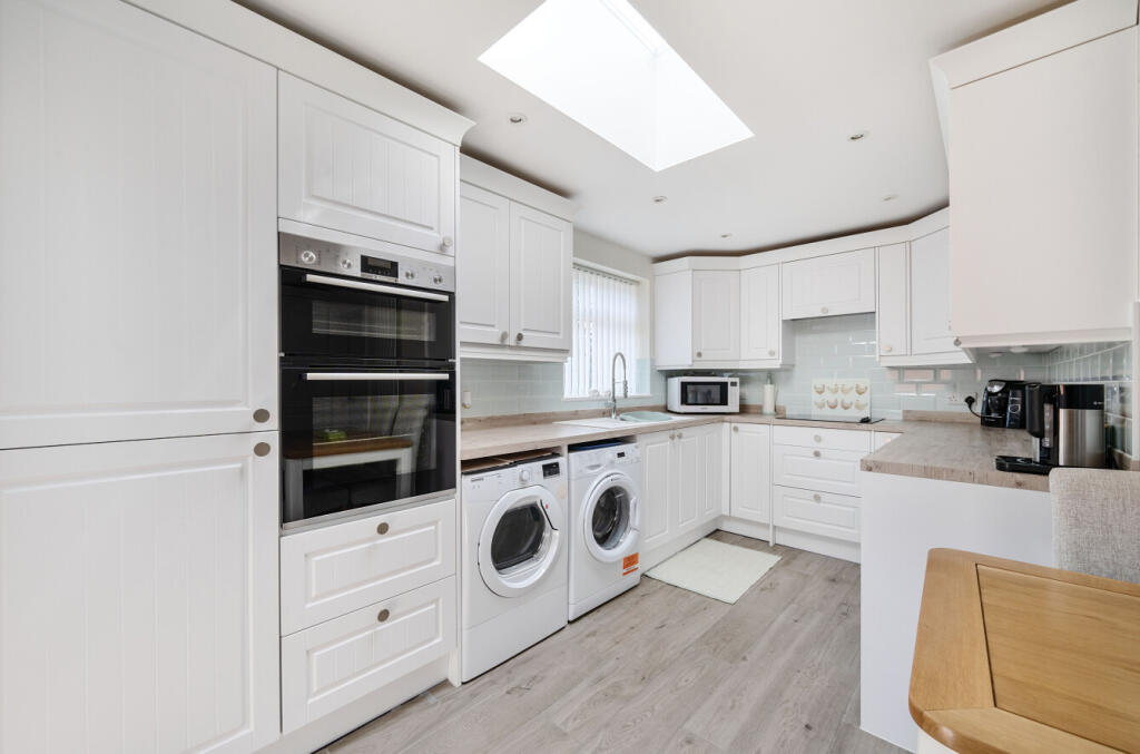 1295875-12-682c5d...