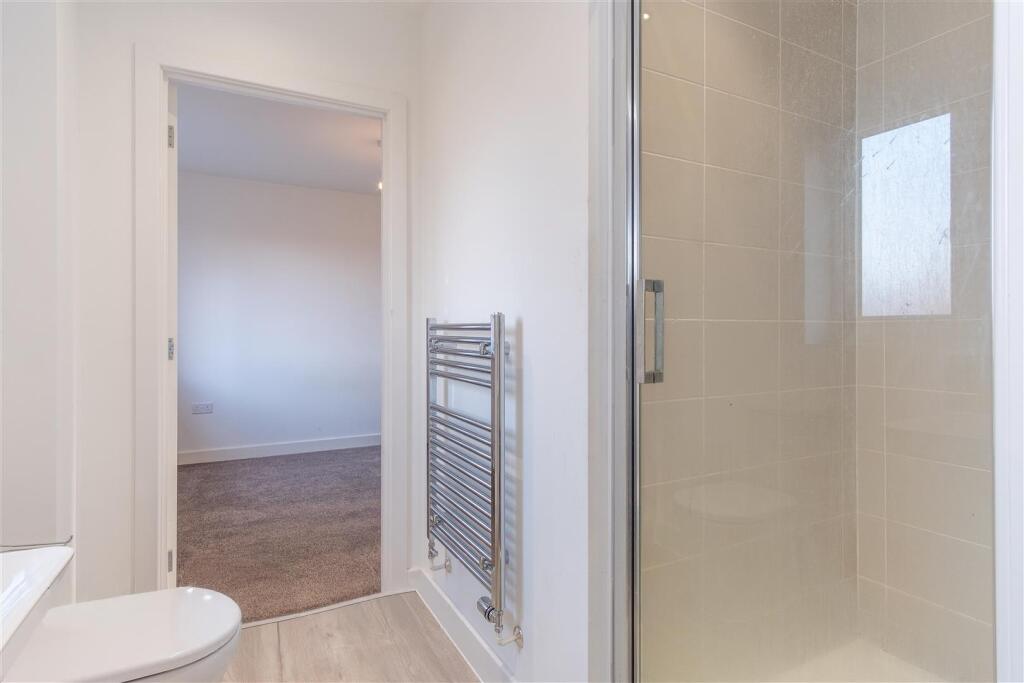 Jack &amp; Jill Ensuite