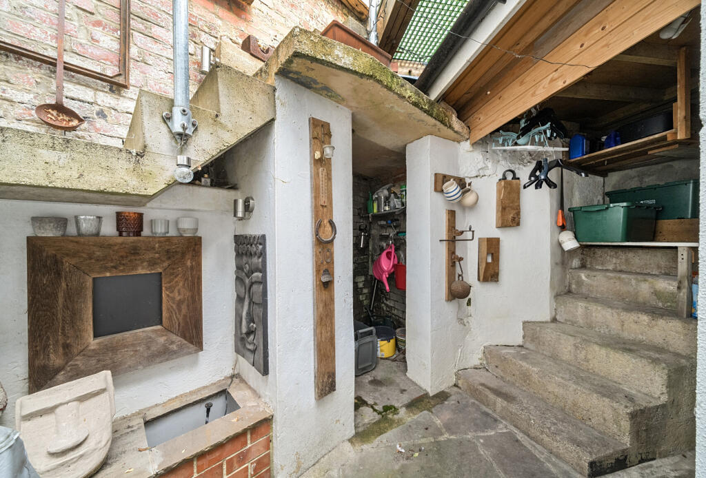 1347997-15-68bb02...