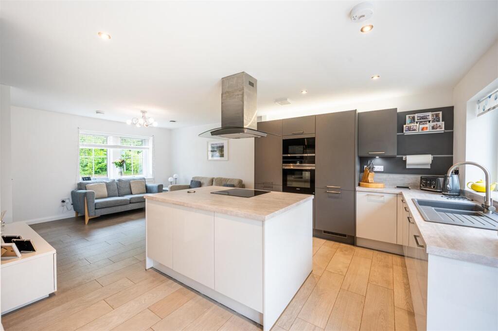 Livingroom, Kitchen (5).jpg