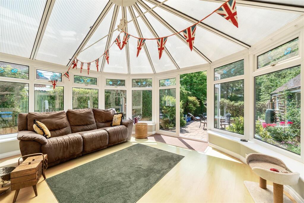 1295983-17-68305c466a905-ARW .jpg