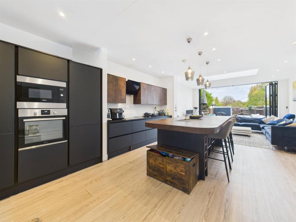 CAM05080G0-PR0211-STILL016 (1).jpg