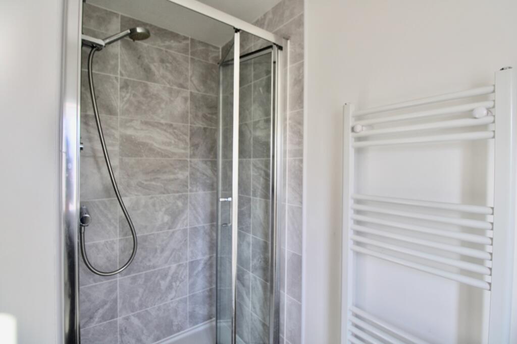 En suite shower close up