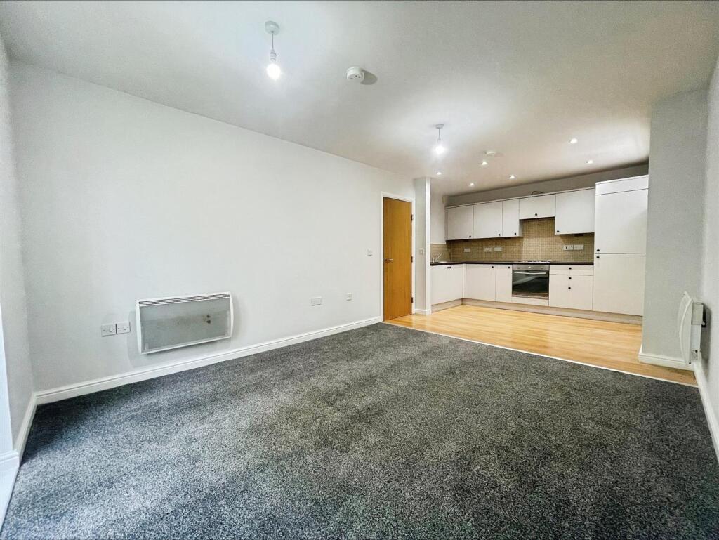 Lounge/Dining/Kitchen