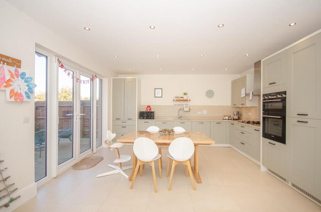 Kitchen-diner pic 2.jpg