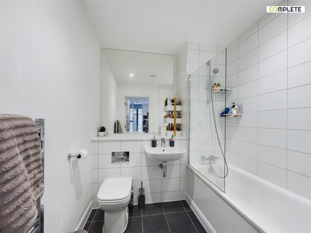 CAM01231G0-PR0053-STILL016