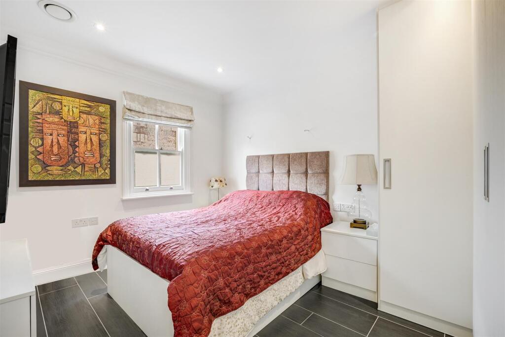 Savills_Prime Lets 18 Wellington Road (18).jpg