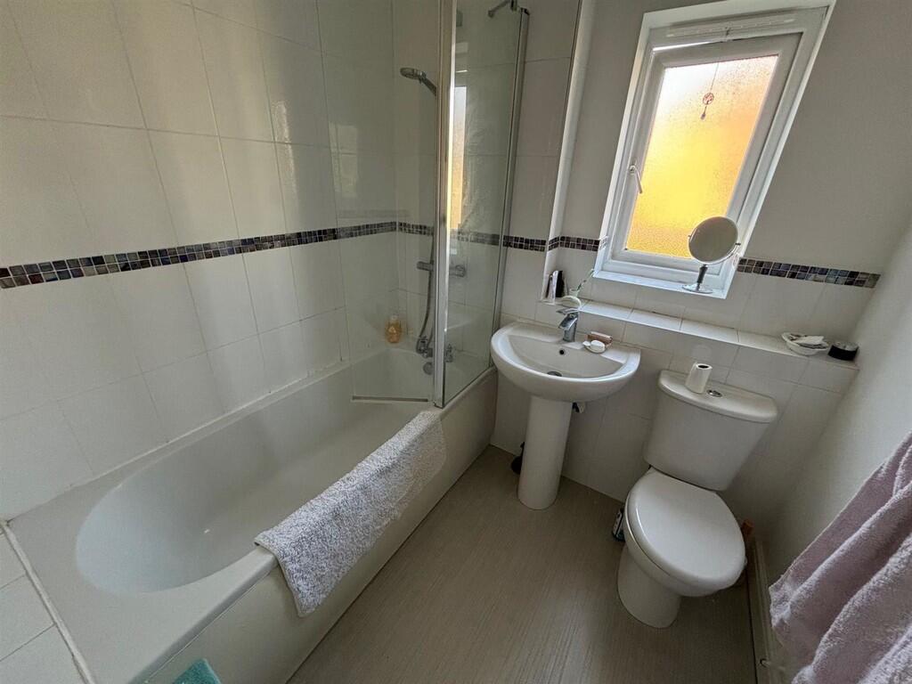 a0-RkUB0tUCYYmXqJ...