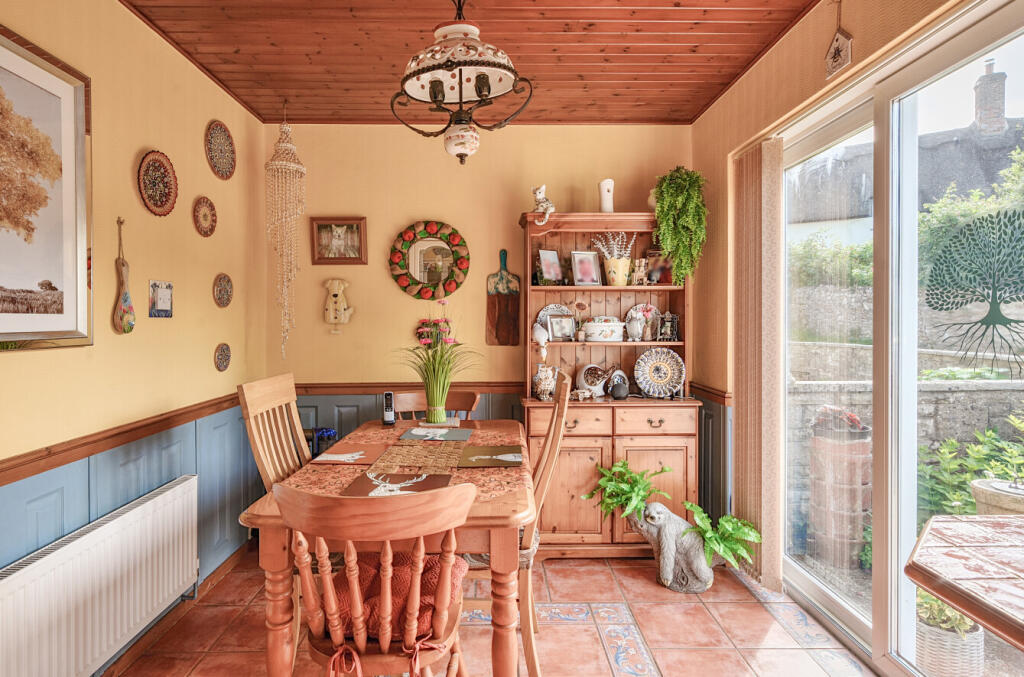 1304258-16-683df8...