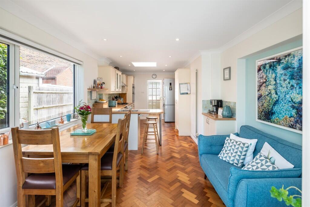 Kitchen/Breakfast