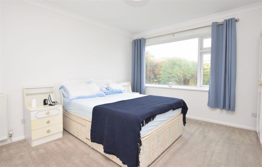 Bedroom 1.JPG
