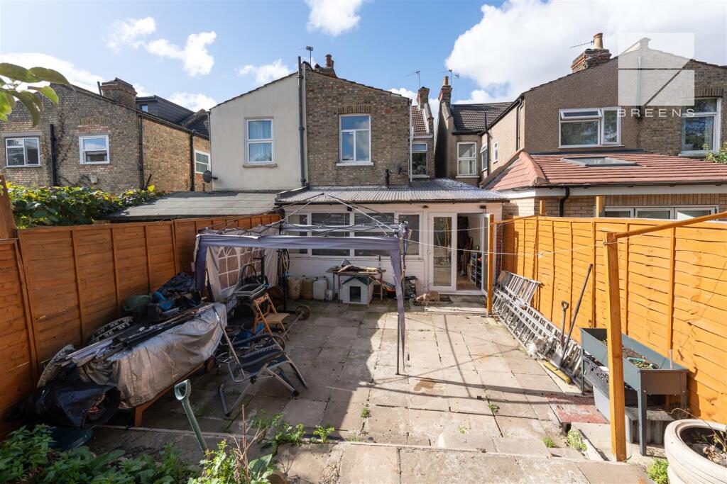 26 Leasownes Road_0022.jpg