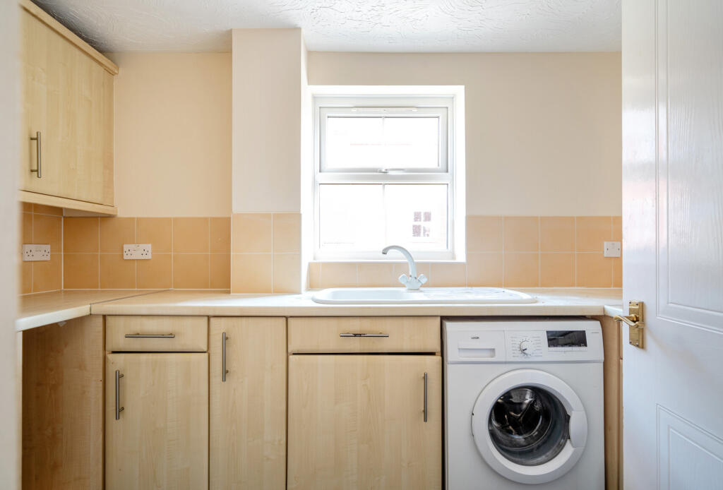 1307322-15-684c3c...