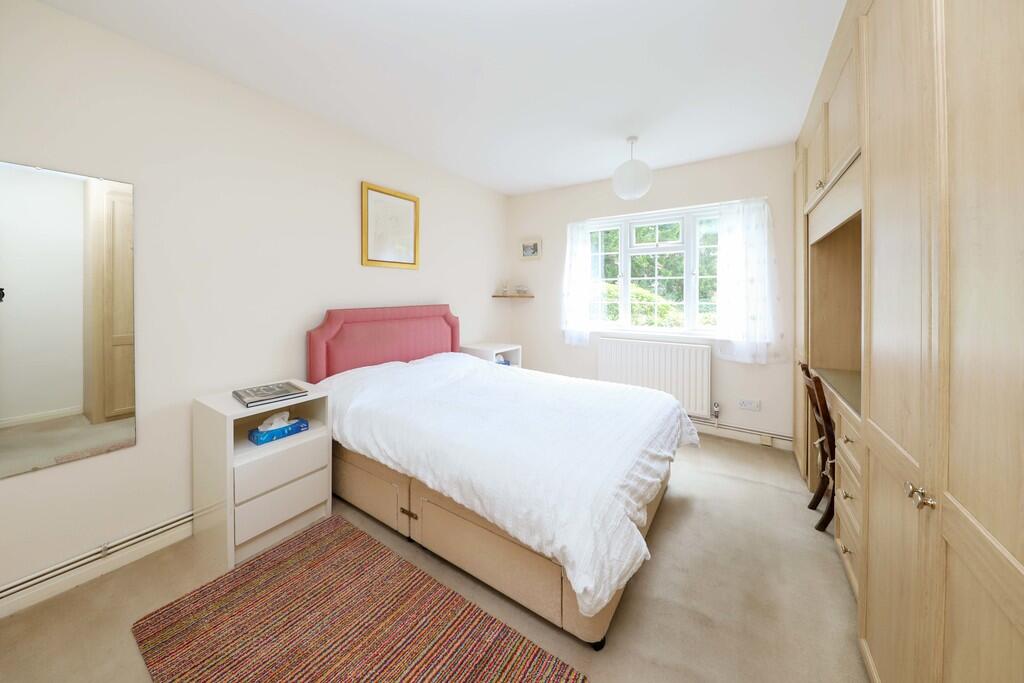 33 Barrowdene Clo...