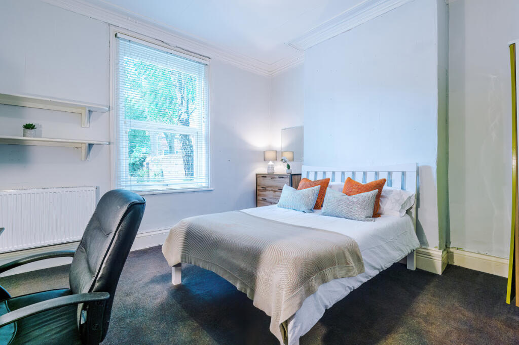 16 Buckingham Mount Bedroom 2