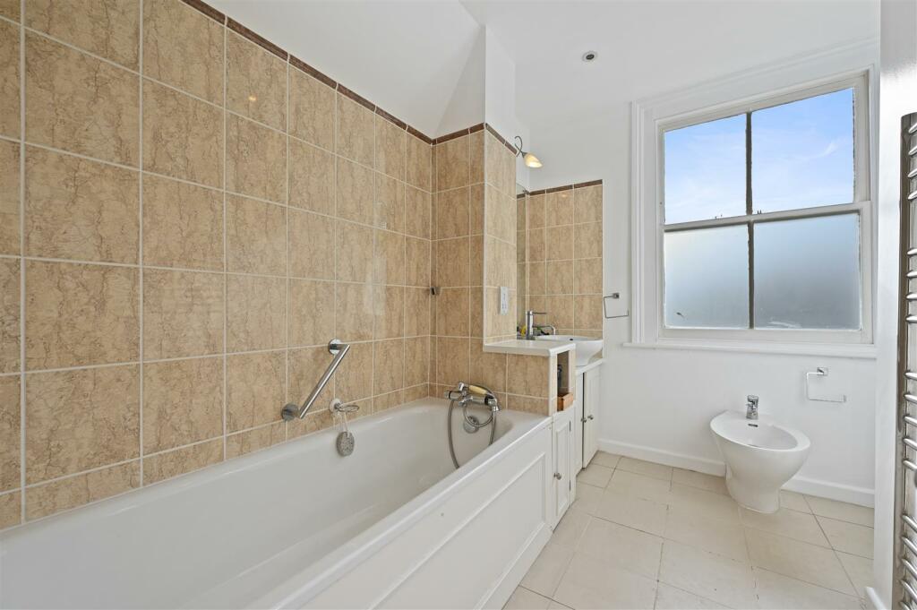 Ceylon Road - Bathroom3 (1).JPG