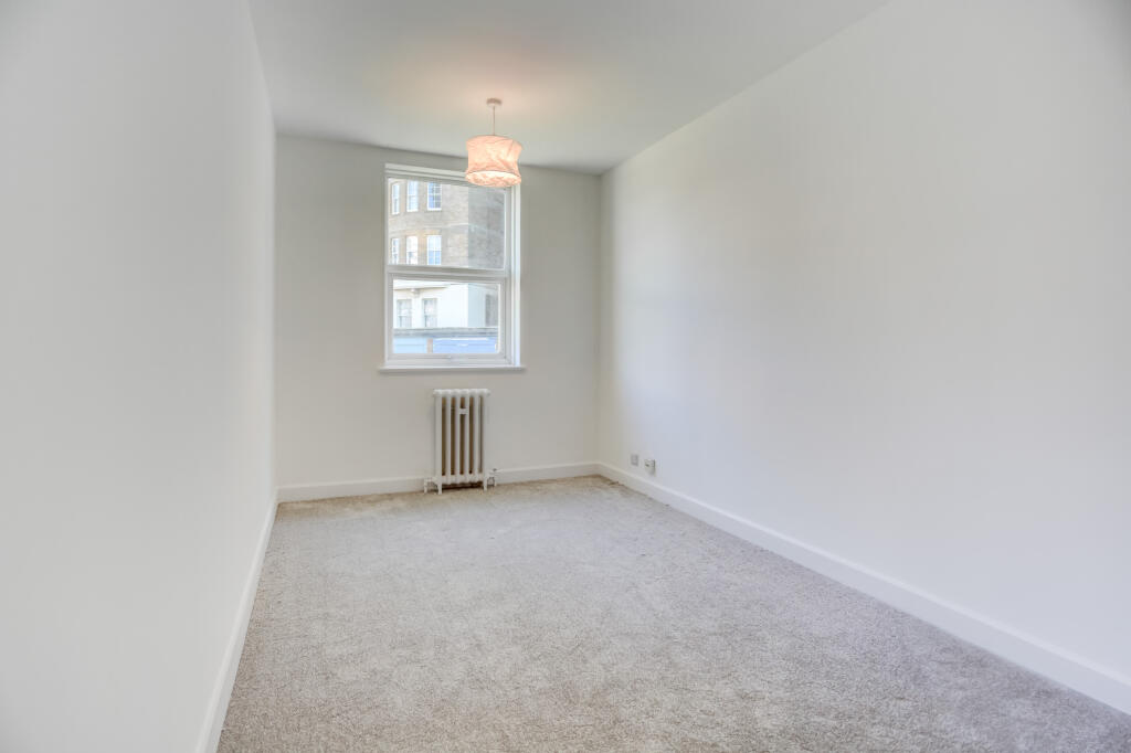 flagcourtbedroom2