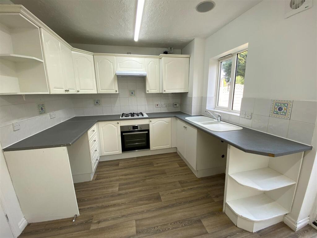 28 Thistle Close - kitchen.jpg
