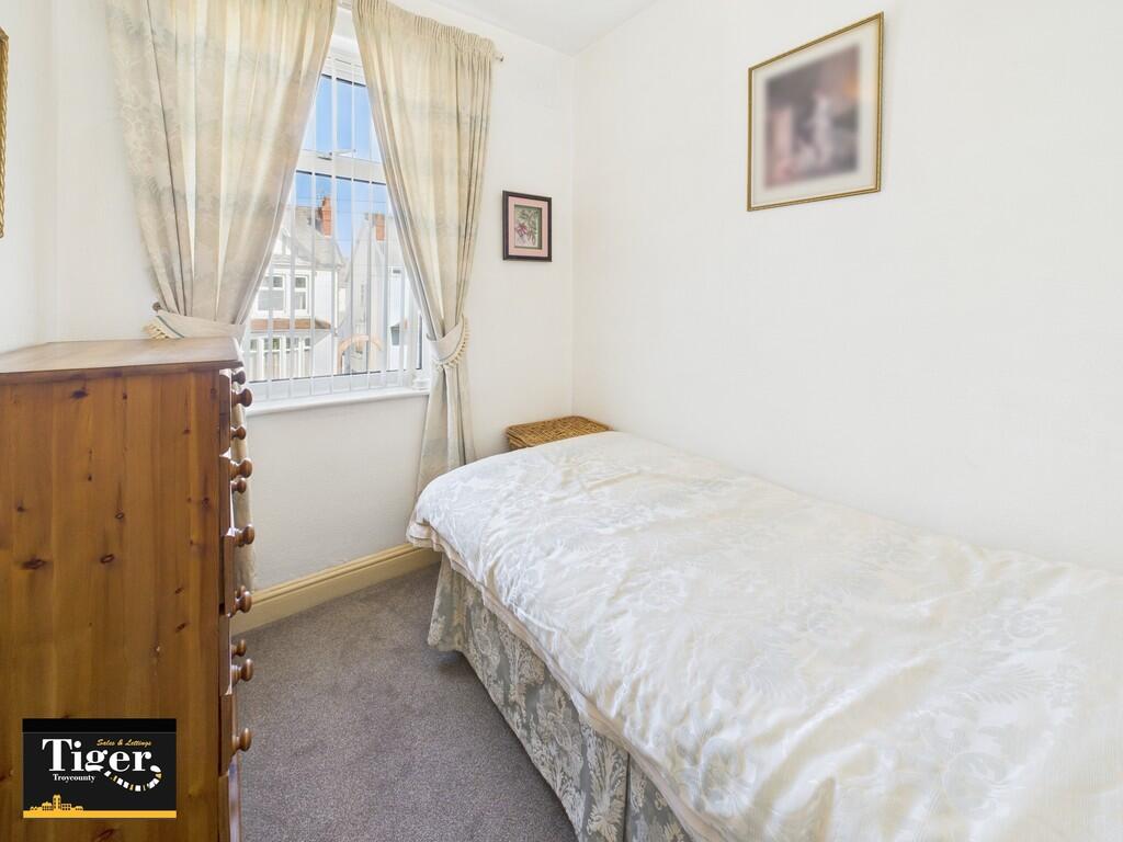 CAM02176G0-PR0558...