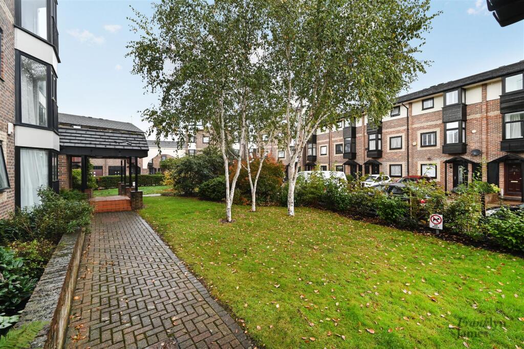 Barnfield-Place (11).JPG