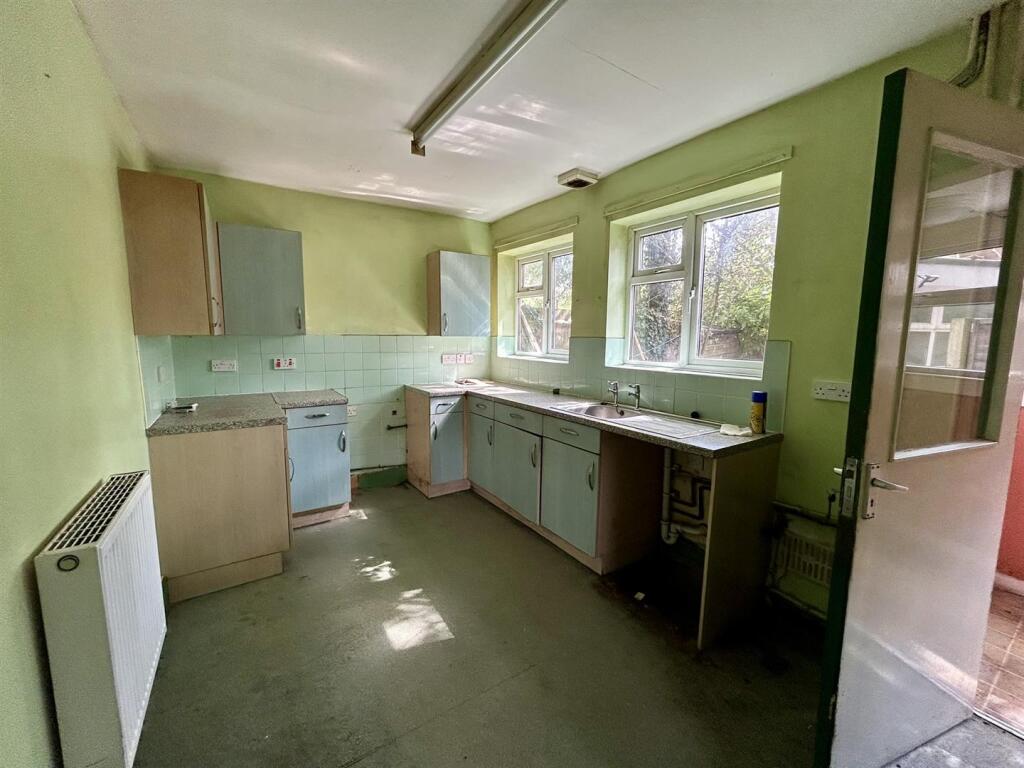Kitchen (1).JPEG