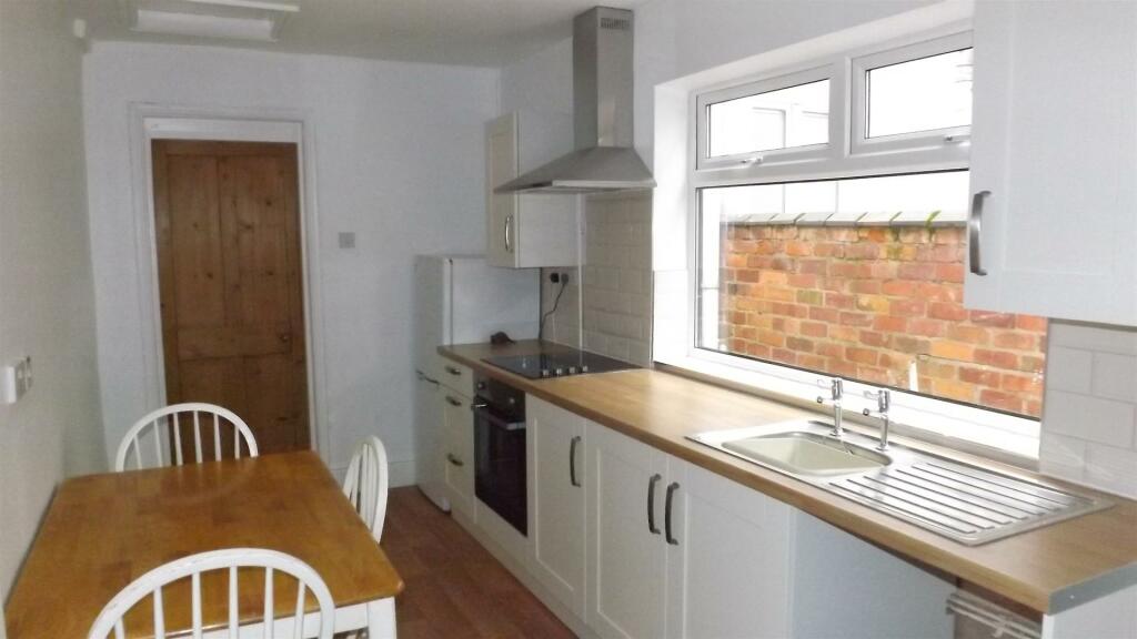 DINING/KITCHEN