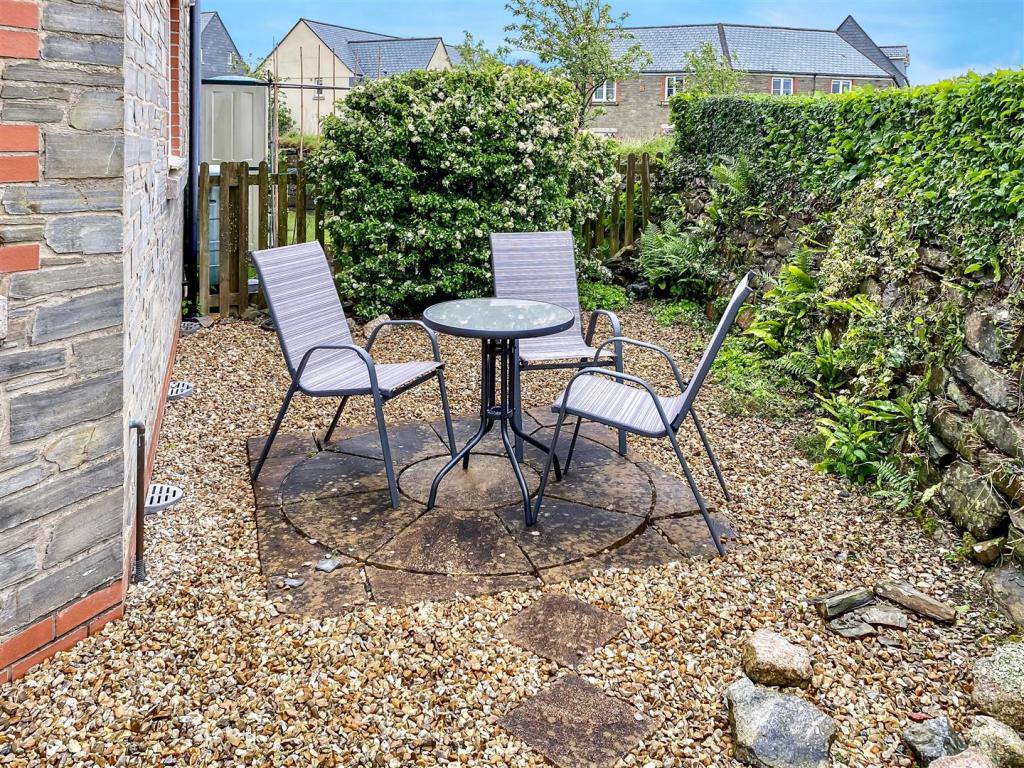 20 The Hurlings Front Garden