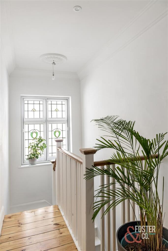 Amesbury Crescent, 4-008.jpg
