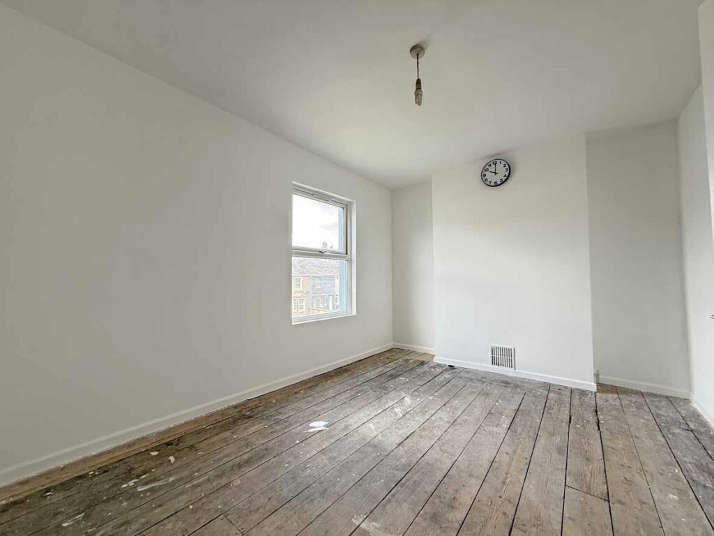 Stenlake Terrace 8 Bed 1.jpg