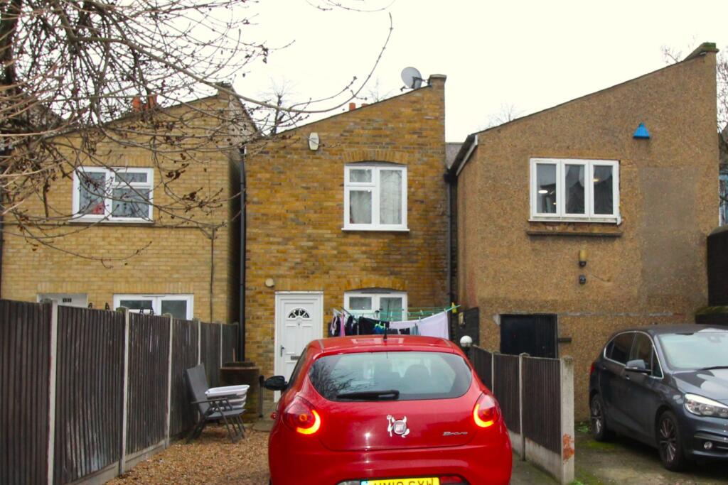 Parkway, Rainham