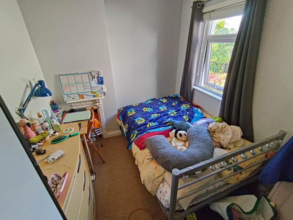 First floor rear bed