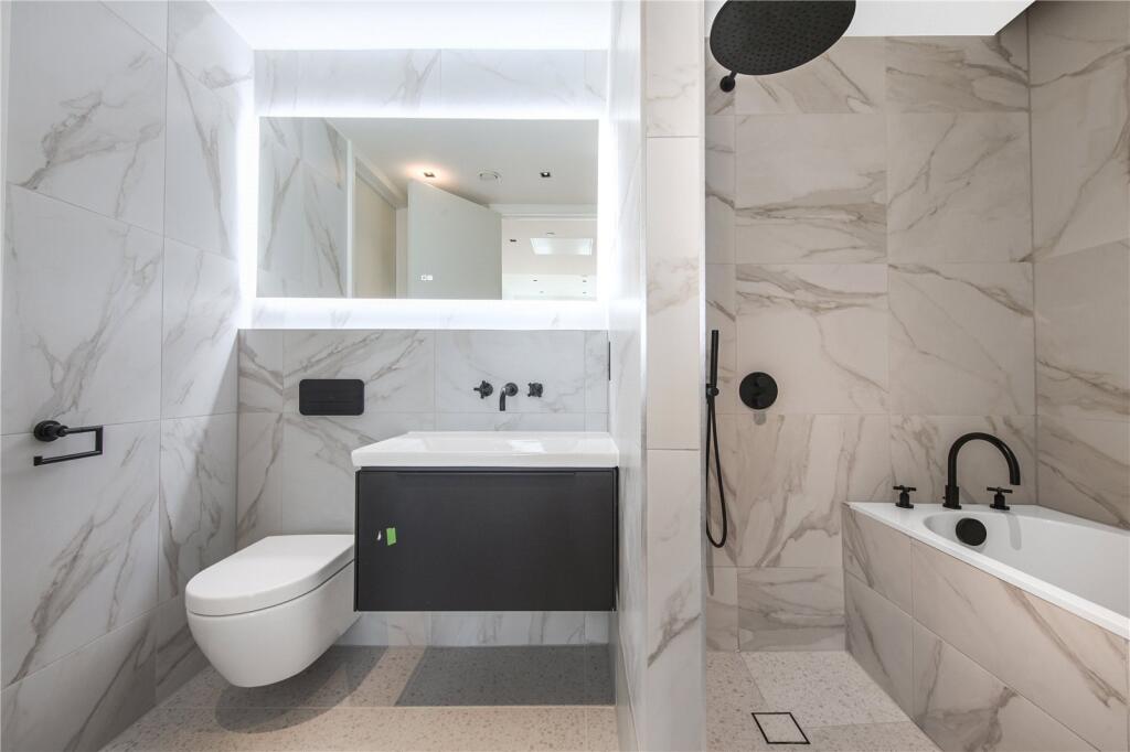 En-Suite Bathroom