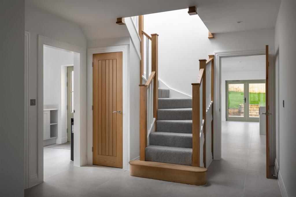 23 - Baddeley House - GL54 4NE - Web.jpg