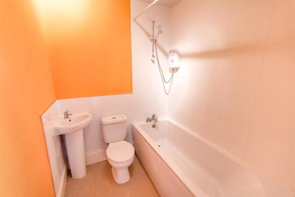 DSC_5284-Edit_bathroom.jpg