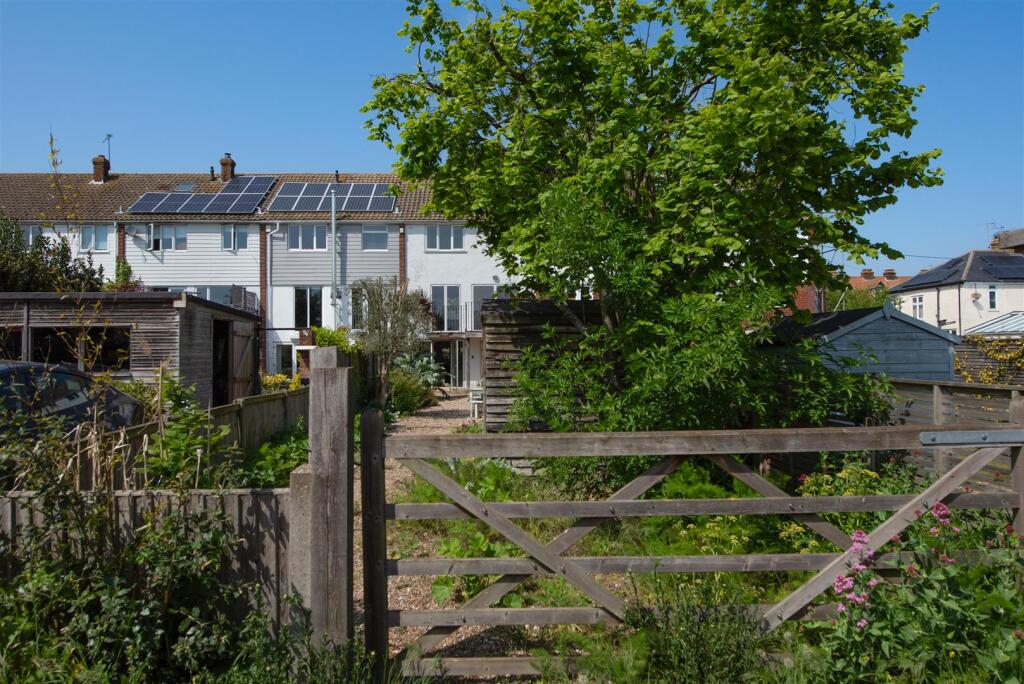 Island Wall, Whitstable