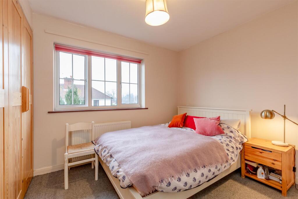 Dingle View, Sea Mills Bed 3.jpg