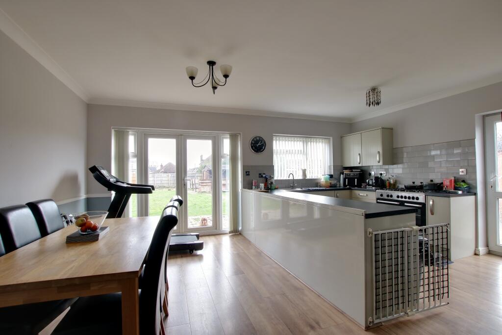 KITCHEN DINING ROOM