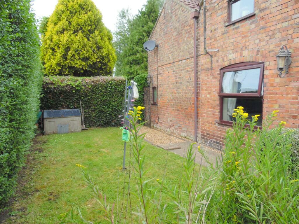 SIDE GARDEN