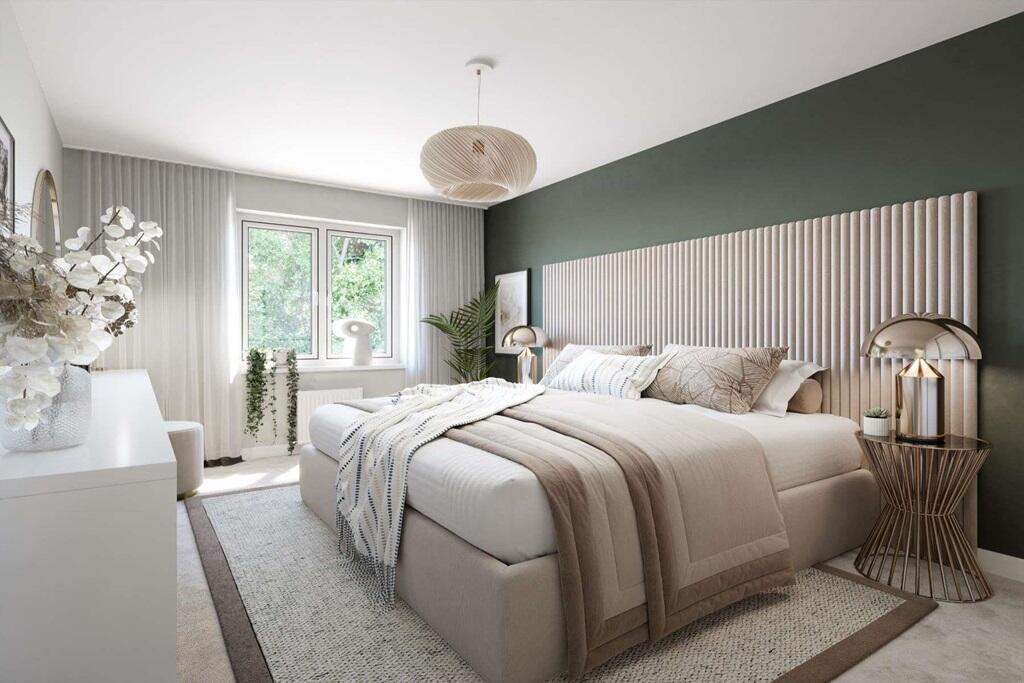 Main bedroom with space for a large bed and ample space