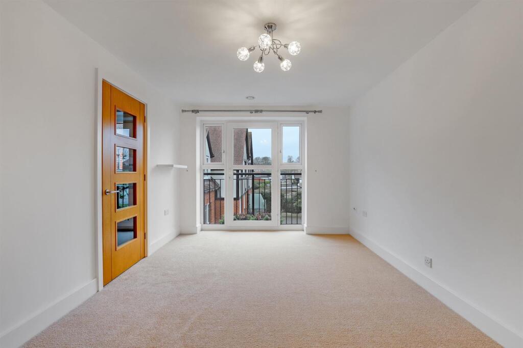 07-06e6JHMCSR - 20 Yew Tree Court - 19-medium.jpg