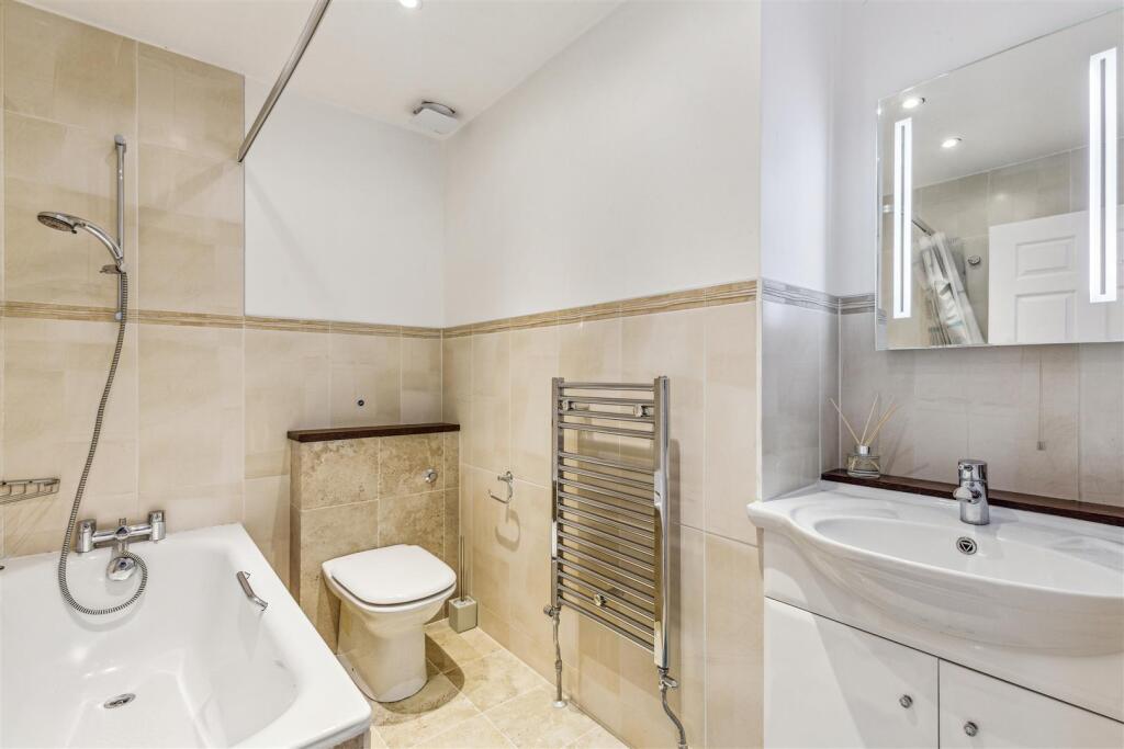 Cosmur Close, W12 - FOR SALE