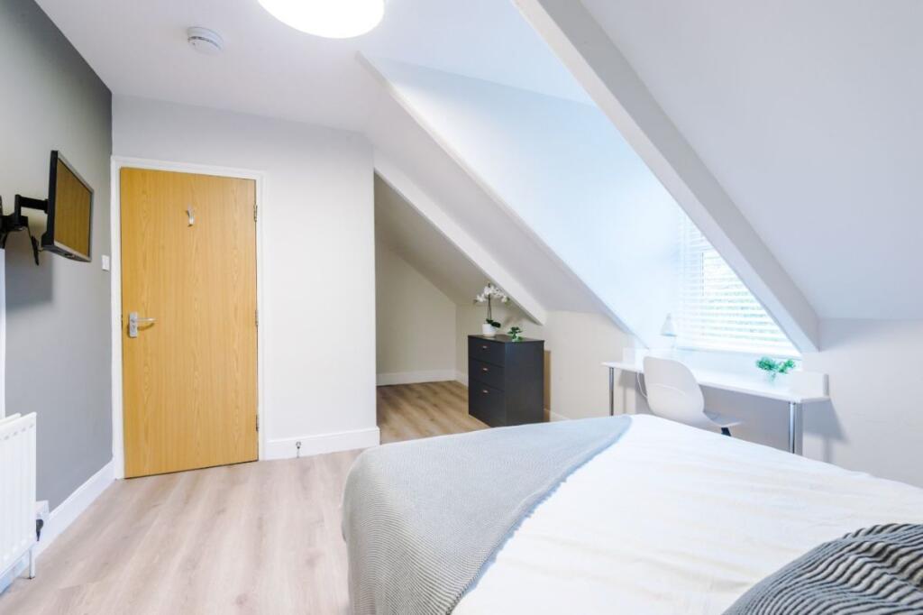 198SR - Bedroom