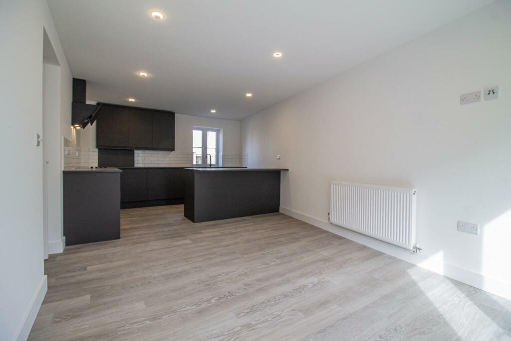 Apartment 1_Saddler's Court [Kitchen] 01.jpg