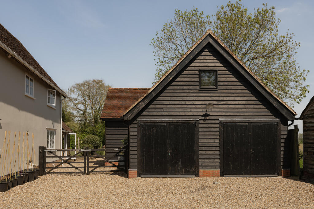 280896 - Nine Elms, Ringshall (exteriors)-9.jpg