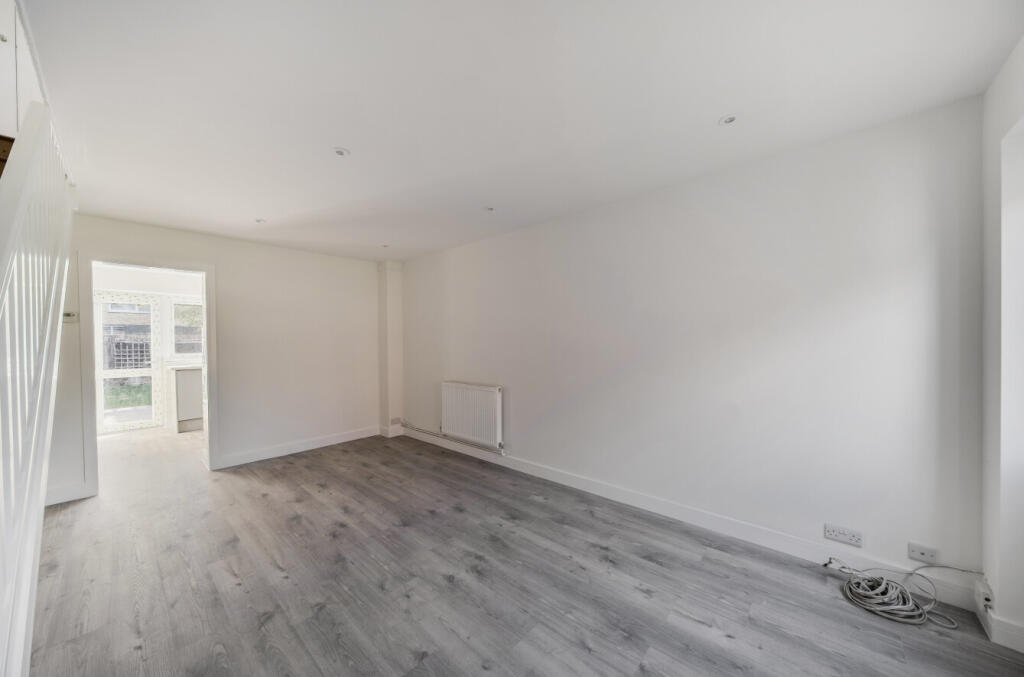 1354985-5-68c7d4f...