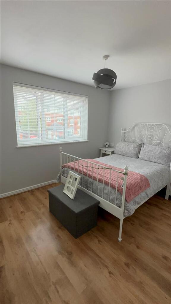 Bedroom 1.jpg
